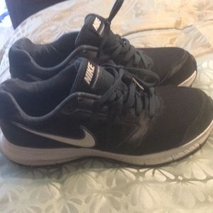 Nike sneakers 9.5